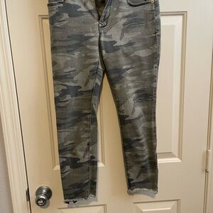 Express Camo Skinny capri Jeans